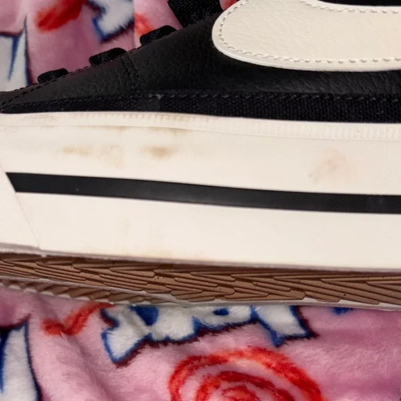 Nike women’s black and White Low-Top platform Sneakers - Picture 8 of 11